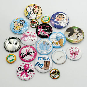 Badge personnalisé en métal plaqué étain de 2,25 pouces avec finition holographique pour la mode - Product Image 2