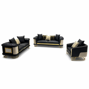 Juego de Sofás Modernos de Lujo, Sofá de Cuero Negro con Patas Angulares de Metal Dorado y Cojines con Acentos Geométricos - Product Image 1
