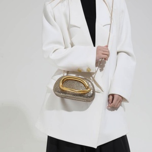 Sac à main de soirée de luxe pour femme, pochette de <span class=keywords><strong>mariage</strong></span> tendance avec poignée métallique, chaînes et décorations en cristal, en polyester imperméable - Product Image 4