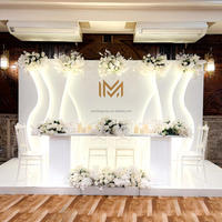 Toile de fond de mariage en métal blanc incurvée avec lettres initiales personnalisées, style simple pour mariages, événements et fêtes