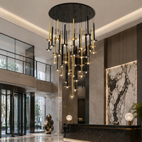 Lustre moderne minimaliste nordique décoratif noir et or pour hôtel, villa, luminaire suspendu en acier sur mesure avec tubes décalés