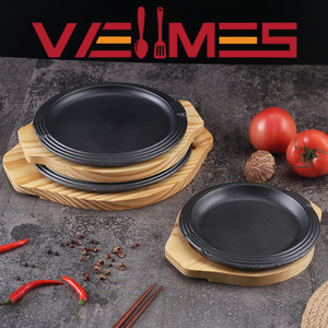 Piastra Rotonda in Ghisa Pretrattata Antiaderente per Bistecche, Vassoio di Servizio in Legno, Piatto da Griglia Multimisura per BBQ Coreano e Steakhouse - Product Image 5