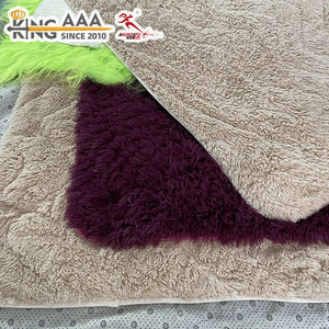 KingAAA Vendita all'Ingrosso di Tappeti Soffici Usati in Buone Condizioni, Colori Misti, Tappeti di Seconda Mano in Peluche, Tessili per la Casa in Stock - Product Image 1