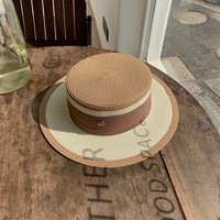 Internet Celebrity Flat Top Color-block Chapeau de paille Femmes de style coréen Summer Beach Sunscreen Sunshade M-letter