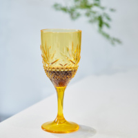 Verres à boire en plastique style classique pour la maison, gobelets à pied haut élégants à motif de fruits gaufrés, capacité 14 oz, lot de 4