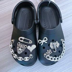 دبابيس معدنية لزينة الأحذية على شكل قلب فضي ، أجزاء ذاتية الصنع للصندل والشبشب ، أحذية ملحقة في الموضع العلوي للبيع بالجملة - Product Image 3