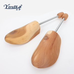Calzadores de madera Yinste ajustables para dar forma a zapatos de cuero - Product Image 1