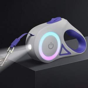 Laisse rétractable automatique multifonctionnelle pour animaux de compagnie avec lumières LED à dégagement rapide et laisse durable pour chien, fourrure et écharpe décorées - Product Image 1