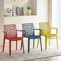 Chaises de salle à manger confortables et empilables pour adultes, en plastique ajouré, pour l'extérieur, vente en gros de meubles de maison