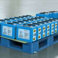 Batería de Fosfato de Hierro y Litio de 12V 100Ah/300Ah LiFePO4 con BMS Inteligente Integrado, Ligera y Duradera para Almacenamiento de Energía y Estaciones de Energía