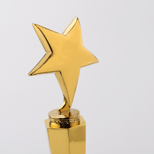 Primo trofeo stella trofeo scudi metallici pentagramma in metallo creativo trofeo a forma di cuore - Product Image 5
