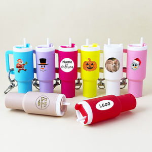 พวงกุญแจพลาสติกดีไซน์ Stanley New Ice Tyrant Cup สำหรับแขวนกระเป๋าเป้ ใส่ลิปสติกได้ - Product Image 1