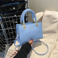 Sac à main mini en cuir PU gaufré crocodile pour femme avec poignée tressée et bandoulière amovible – Vente en gros