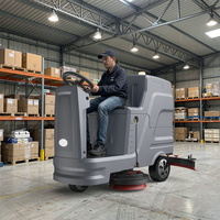Autolaveuse autoportée M6 à double brosse avec une efficacité de nettoyage de 3650 m²/h et une largeur de balai de 1000 mm pour supermarchés et hôpitaux