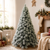 Sapin de Noël artificiel à aiguilles longues et givrées, avec des grappes de pin denses, pour une décoration intérieure hivernale