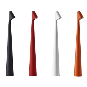 โคมไฟตั้งโต๊ะแบบพกพาสำหรับห้องนอนและห้องรับประทานอาหาร ดีไซน์ทันสมัยสำหรับคนดังทางอินเทอร์เน็ตข้ามพรมแดน ขาตั้งสูง ชาร์จด้วย USB - Product Image 4