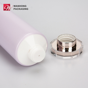 <span class=keywords><strong>Tube</strong></span> souple en <span class=keywords><strong>plastique</strong></span> de <span class=keywords><strong>50</strong></span> <span class=keywords><strong>mm</strong></span> de diamètre avec capuchon polygonal en PMMA <span class=keywords><strong>pour</strong></span> masque facial et nettoyant visage, couleur et logo personnalisés - Product Image 3