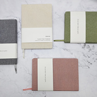 Carnet à couverture rigide en tissu de lin de qualité supérieure, impression personnalisée, journal recouvert de tissu avec bande de maintien en papier – Vente en gros