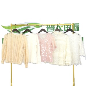 Blus rajut putih wanita, kemeja Dalaman pendek campur tangan kedua pakaian bekas grosir untuk musim gugur - Product Image 1