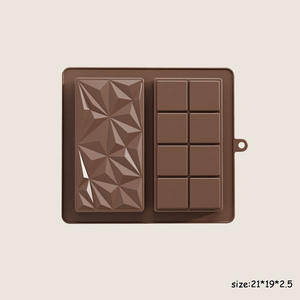 Moule à chocolat en silicone avec cadre en bois pour un support rigide, facilitant la manipulation et le transport - Product Image 3