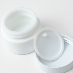 Pot en verre blanc personnalisé Cannacoast avec bouchon à vis en plastique pour soins de la peau, cosmétiques, crème pour les yeux, distributeur de fleurs et d'herbes, numérique/UV/soie - Product Image 3