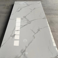 Panneau mural en PVC à texture marbrée décorative, surface brillante, légère, durable, avec revêtement UV, pour mur intérieur