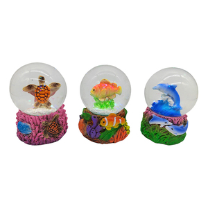 Globo de Nieve Náutico Marino Personalizado con Figuras Familiares y Delfines en Movimiento con las Olas - Product Image 3