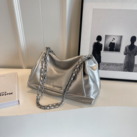 Sac à bandoulière décontracté en PU style rétro japonais, nouvelle collection 2026 pour femme, sac à main d'hiver de luxe léger avec fermeture éclair et chaîne