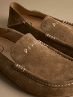 Mocassins décontractés pour hommes faits à la main en gros, en daim de vache marron, à enfiler, respirants, avec semelle extérieure en caoutchouc souple, fourniture directe d'usine sur mesure