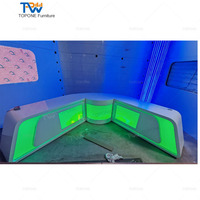 Mur de fond de scène TV LED RGB moderne 3 places, design incurvé en matériau solide, idéal pour hôtels, centres commerciaux et écoles