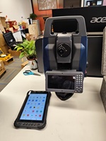Station totale robotisée Hi-Target HTS-820 pour la mesure par une seule personne avec un tracker de prisme IA réduit le temps de fonctionnement de 50 %.