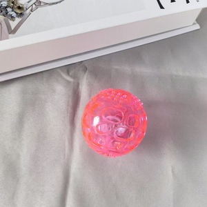 Pelota Brillante DQ de TPR para Perros, Juguete Masticable con Sonido, Tamaño Mediano, Juguete para Masticar para Mascotas - Product Image 2