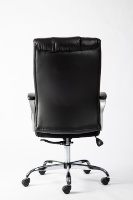 Chaise de bureau de direction en cuir à dossier haut au design traditionnel, caractéristiques ergonomiques, réglage en hauteur, accoudoirs fixes, acier inoxydable