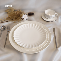 Service de vaisselle en porcelaine blanche gaufrée, durable et écologique, avec logo personnalisé, pour hôtels, restaurants et mariages