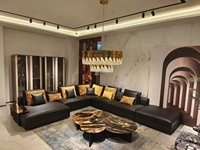 Italienisches VERSACESC 2022 Neues Ecksofa-Set in L-Form aus Echtem Leder – Moderne Luxus-Wohnzimmermöbel für Villa und Zuhause, Goldfarbener Edelstahl
