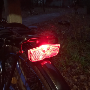 Lumière LED pour <span class=keywords><strong>porte</strong></span>-bagages de vélo de montagne Imperméable à l'eau Siège arrière de vélo Feu arrière réfléchissant Réflecteur d'avertissement de sécurité pour la nuit - Product Image 3
