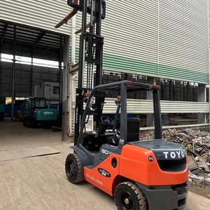 Chariot élévateur d'<span class=keywords><strong>occasion</strong></span> de marque japonaise, 3 tonnes, hauteur de levage <span class=keywords><strong>max</strong></span>. 3000 mm, longueur de fourche 1220 mm, pour moteur Toyota, commande par siège, pour terrains accidentés - Product Image 2