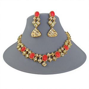 ชุดสร้อยคอชุบทอง Kundan แบบดั้งเดิมพร้อมต่างหูสำหรับผู้หญิงเครื่องประดับออกแบบสำหรับงานแต่งงานและงานเลี้ยง - Product Image 2