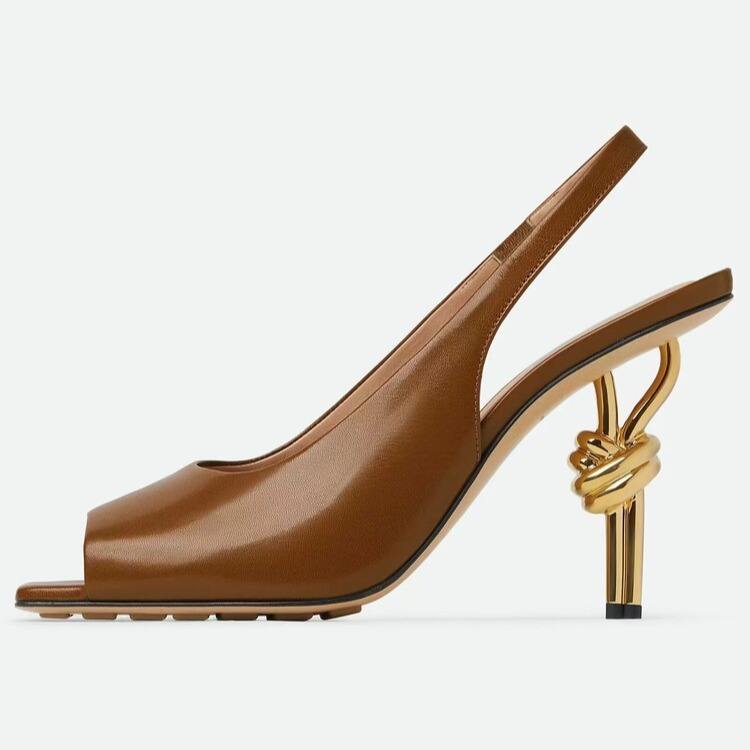 สีน้ำตาล