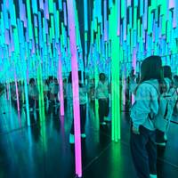 Aire de jeux intérieure immersive pour parcs d'attractions, labyrinthe avec miroir lumineux à vendre