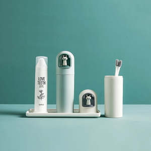 Étui de voyage portable en plastique de haute qualité pour brosse à dents, deux pièces, design moderne, durable et compact pour le rangement. - Product Image 2