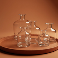Diffuseur d'arômes cylindrique en verre blanc transparent à col long pour la maison, avec bouchon, bâtonnets en rotin et fleurs séchées, sans flamme