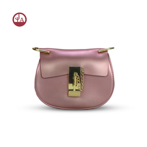 AH23 Venta caliente encantadora forma de tamaño pequeño de mujer de color caramelo jalea toda bolsa/bolsa de mano - Product Image 1