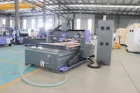 Machine de fraisage CNC à 3 axes avec changeur d'outils automatique pour le travail du bois, la fabrication de meubles et de placards, routeur CNC AKM1325C