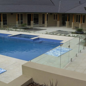 Garde-corps extérieur contemporain en verre avec clôture de <span class=keywords><strong>piscine</strong></span> élégante en alliage d'aluminium et barrières de sécurité pour les cours - Product Image 2