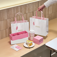 Maßgefertigte Luxus Biologisch Abbaubare Lebensmittelechte Kraftpapiertüte mit Flachgriffen Holografisches Logo Quadratischer Boden Einweg-Brot-Einkaufstüte