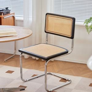 Offres promotionnelles : Chaises de <span class=keywords><strong>salle</strong></span> à <span class=keywords><strong>manger</strong></span> en rotin avec dossier en canne et pieds en acier inoxydable, design nordique, mobilier de maison - Product Image 4