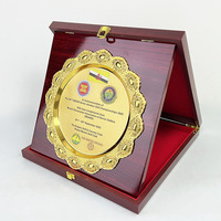 Plaques de certificat en bois rouge de 30x30cm avec MH-N79 de plaque ronde dorée personnalisée