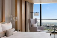 Cadre de lit en bois massif économique avec tête de lit pour hôtel, appartement et villa – Mobilier de chambre d'hôtes de classe affaires
