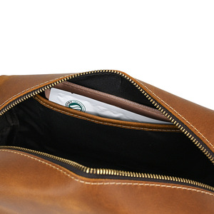 <strong>2025</strong> Crazy Horse Genuine Leather Handheld <strong>Wash</strong> <strong>Kit</strong> for Men Retro New Travel Cosmetic Storage Bag with Zipper Closure